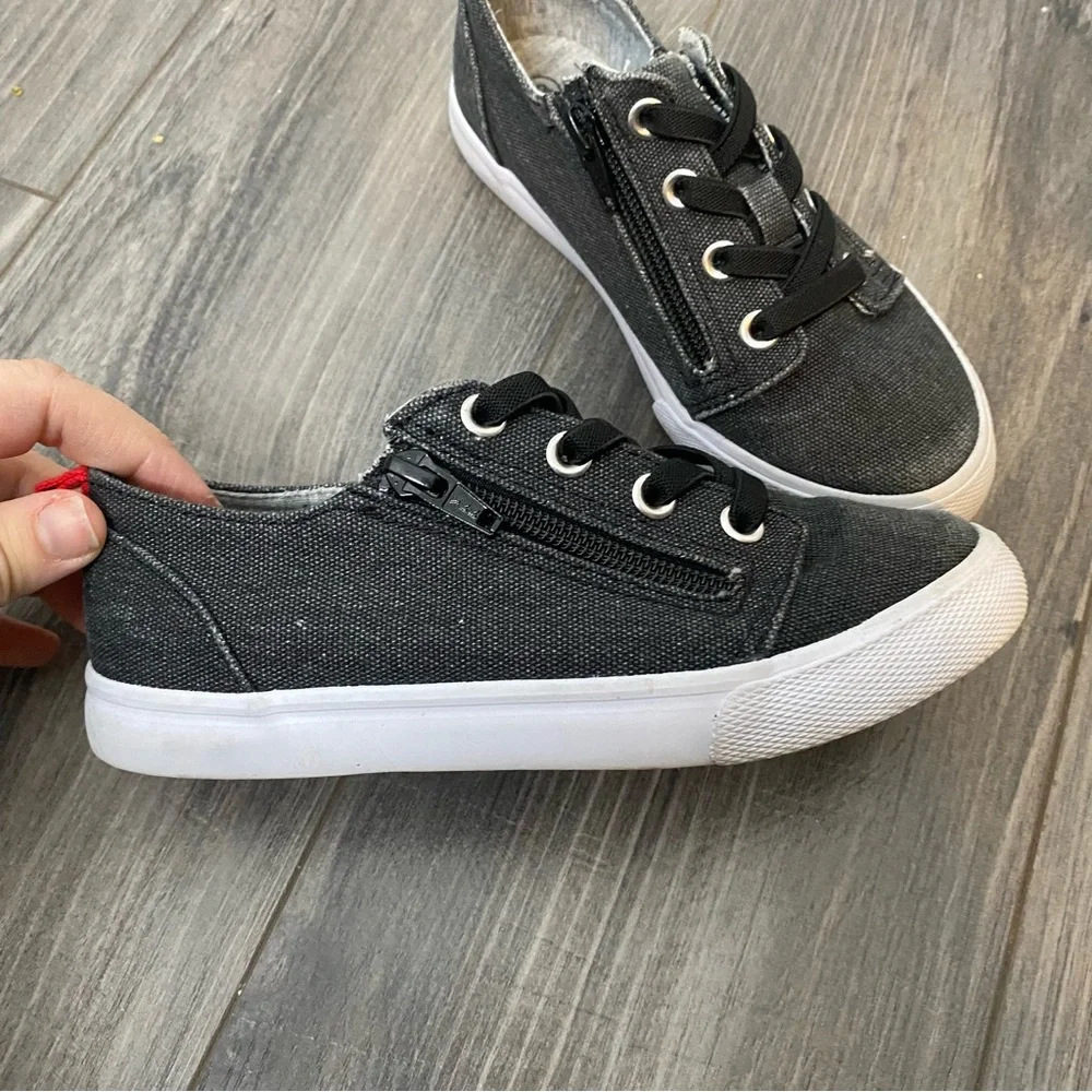 🌈 Cat & Jack boys shoes size 13 - Picture 3 of 5